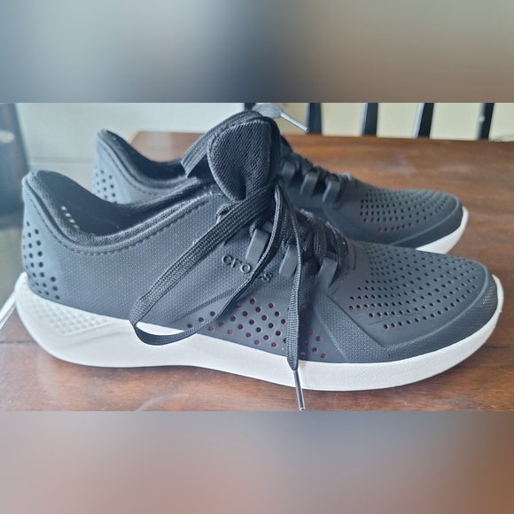 CROCS Shoes - Size 8 Euc CROCS LiteRide Black and White Sneakers